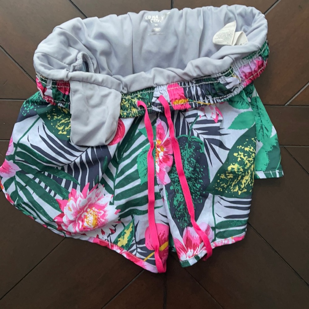 OLD NAVY Tropical Athletic Short